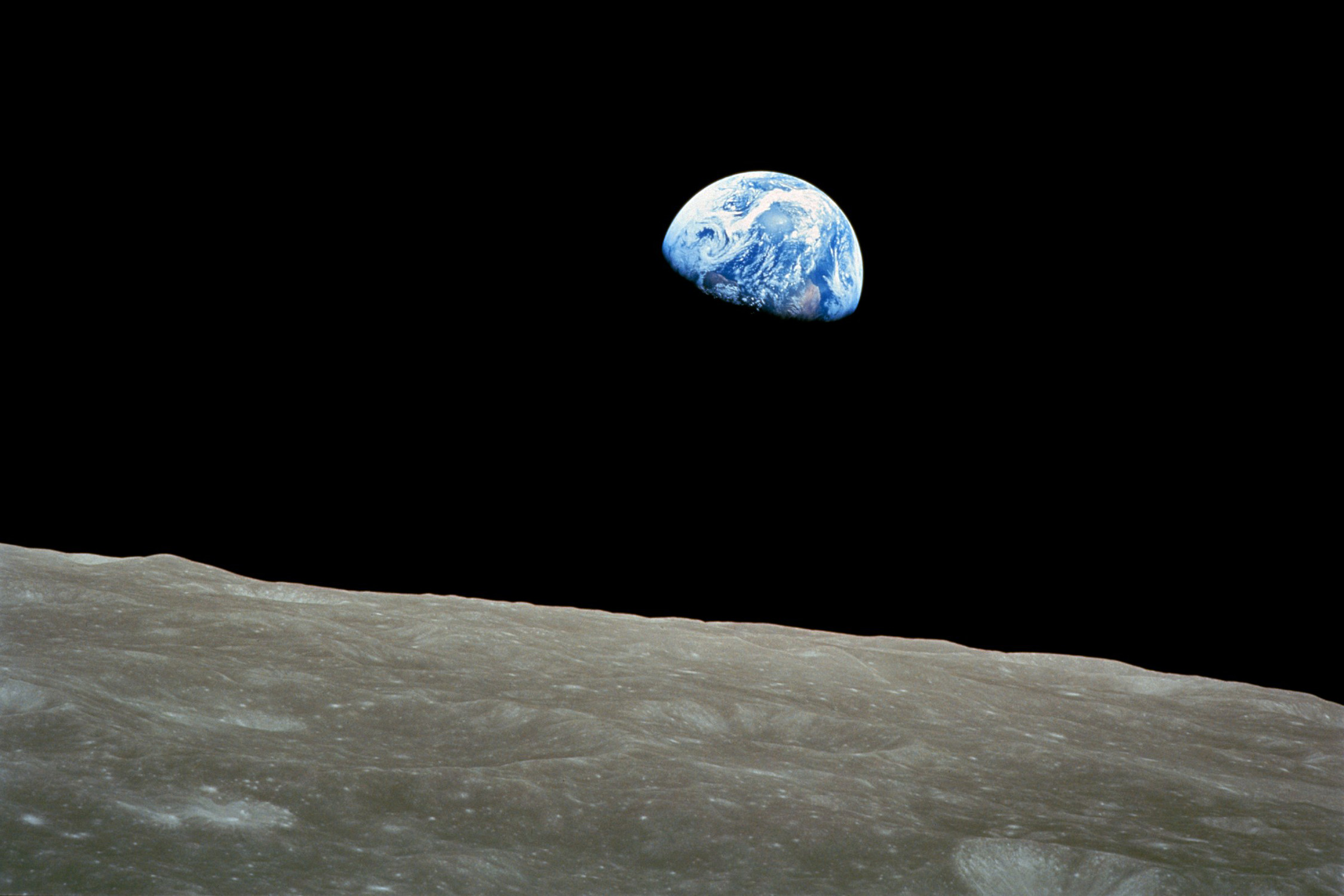 ../_images/Earthrise.jpg